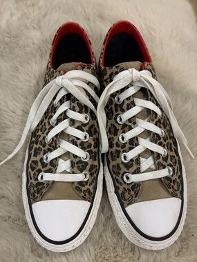 Converse All Star Sneakers low top leopard print women’s 9.5 men’s 7.5